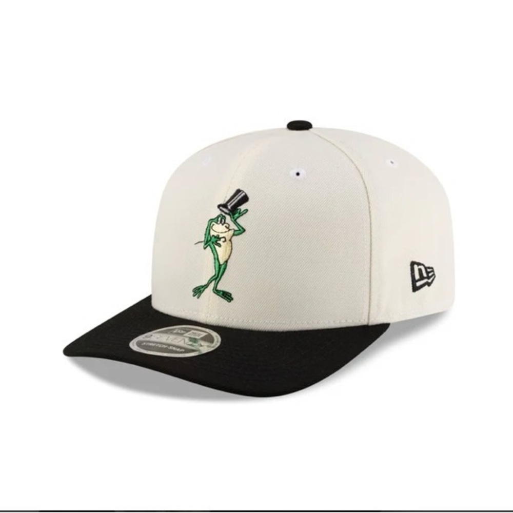 Looney Tunes
Michigan J. Frog Chrome White 9SEVENTY Stretch-Snap Hat (Brand New)